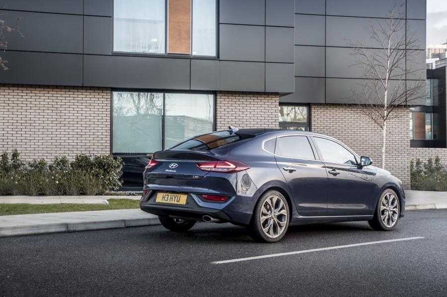  Hyundai i30 Fastback (PD) 2018 года  (UK) (фото 18 из 40)